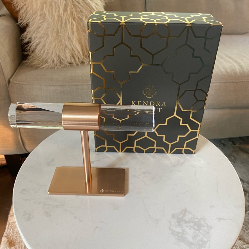 Kendra Scott Acrylic Short Bar